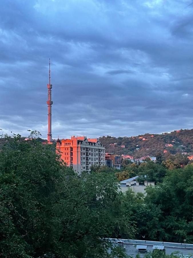Квартира Коктобе С Видом На Горы Apartment อัลมาตี ภายนอก รูปภาพ